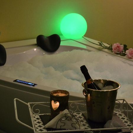 B&B Ravenna In Love Relax Conventello Bagian luar foto